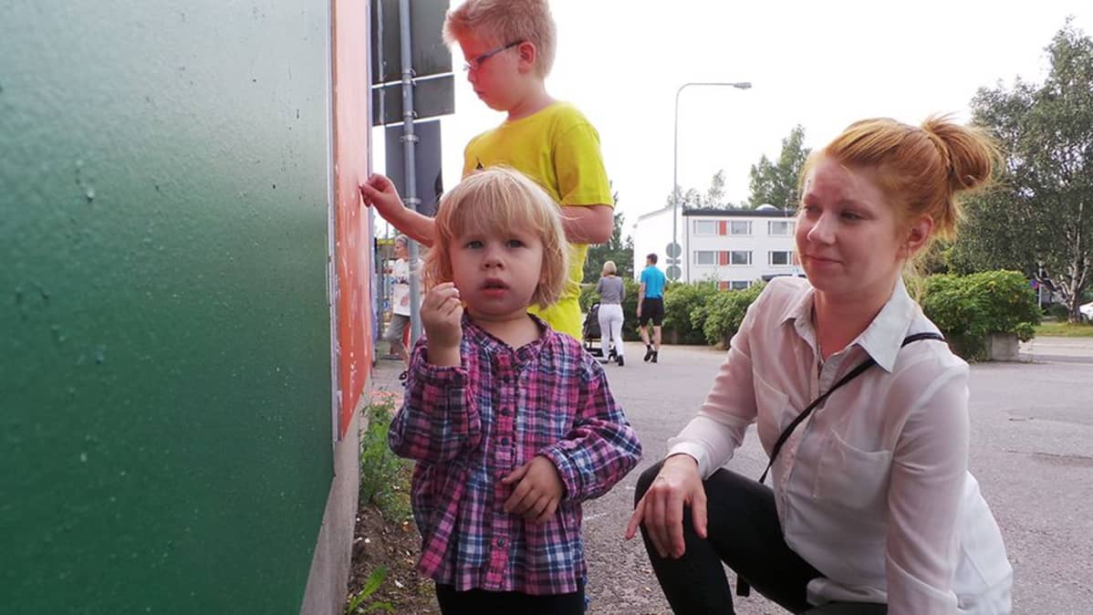 Lähiöfestarin osanottajia.