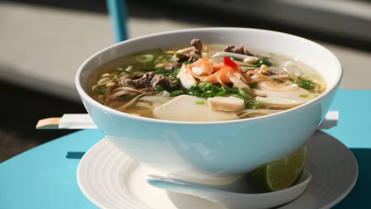 Vietanamilainen Pho-keitto.