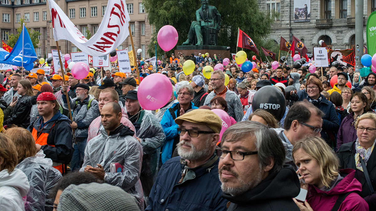 Mielenilmaus rautatientorilla.
