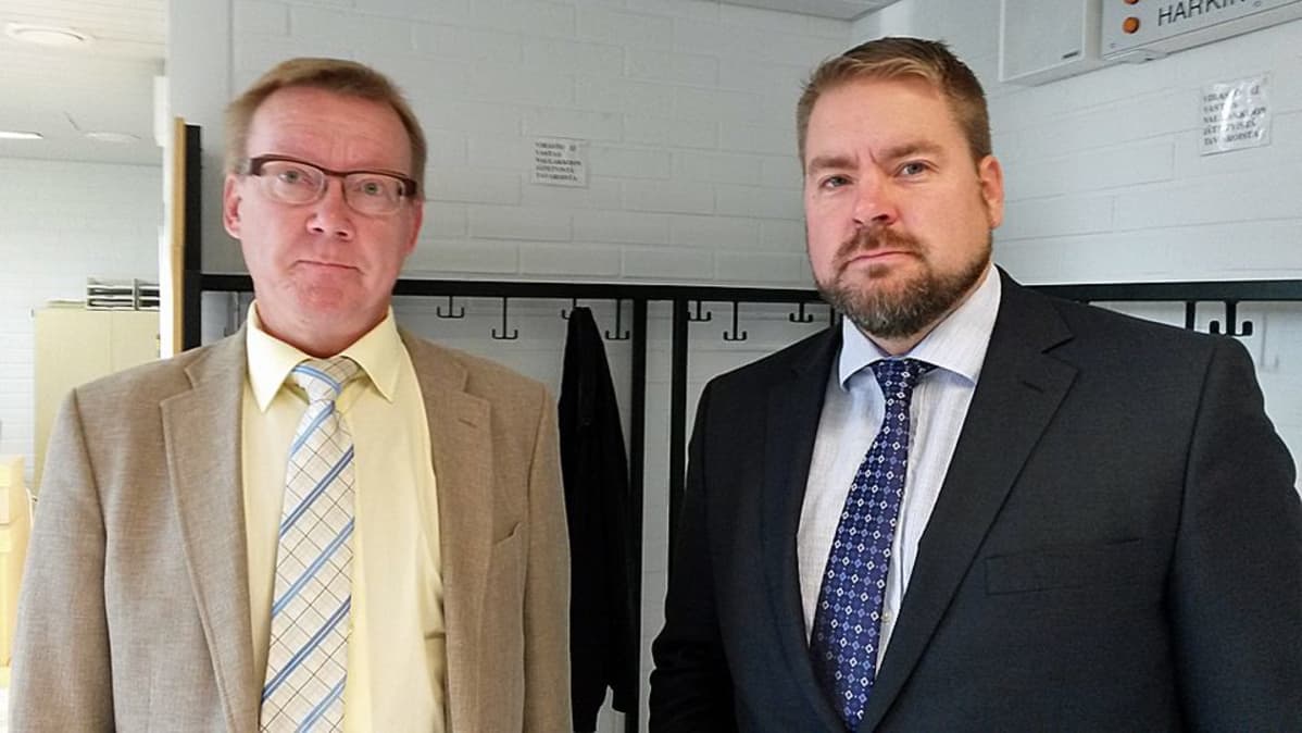 Kihlakunnansyyttäjät Heikki Ylisirniö ja Kimmo Vakkala.