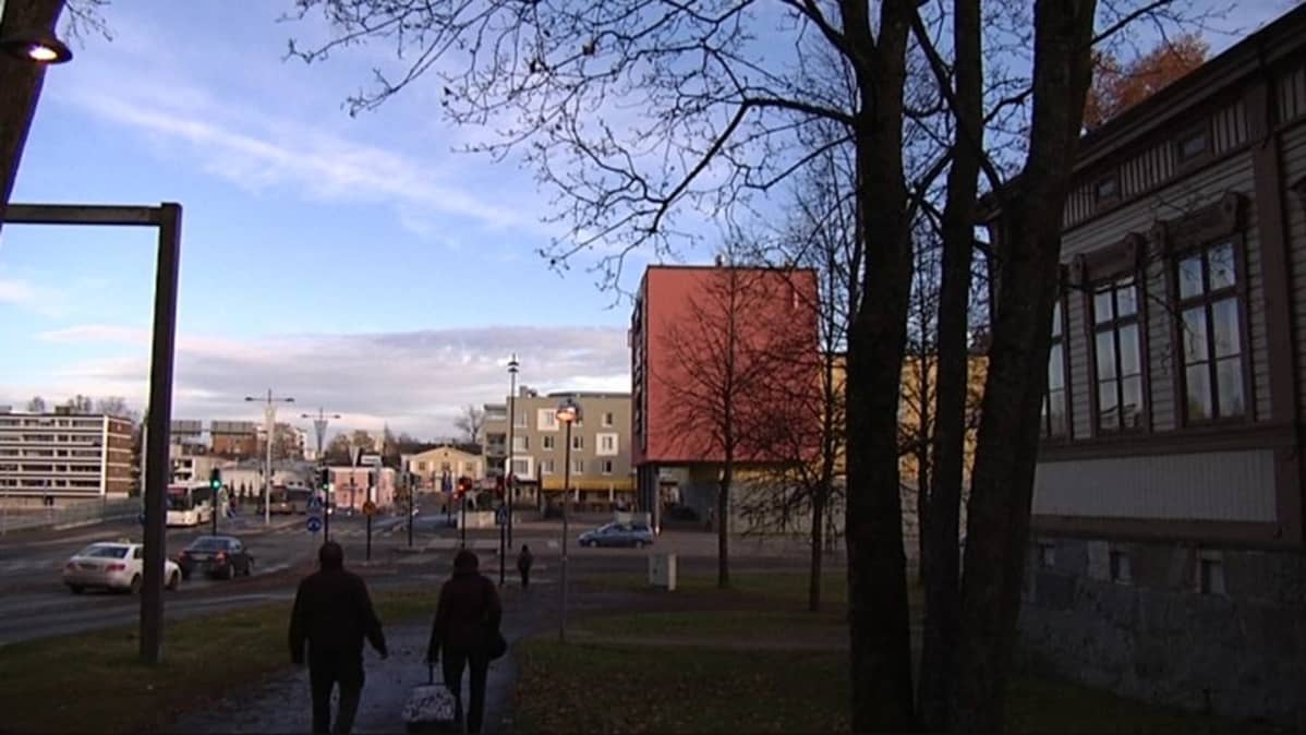 Suomen kasarmien rakennuksia kauppakeskus Goodmanin kulmilla Hämeenlinnassa