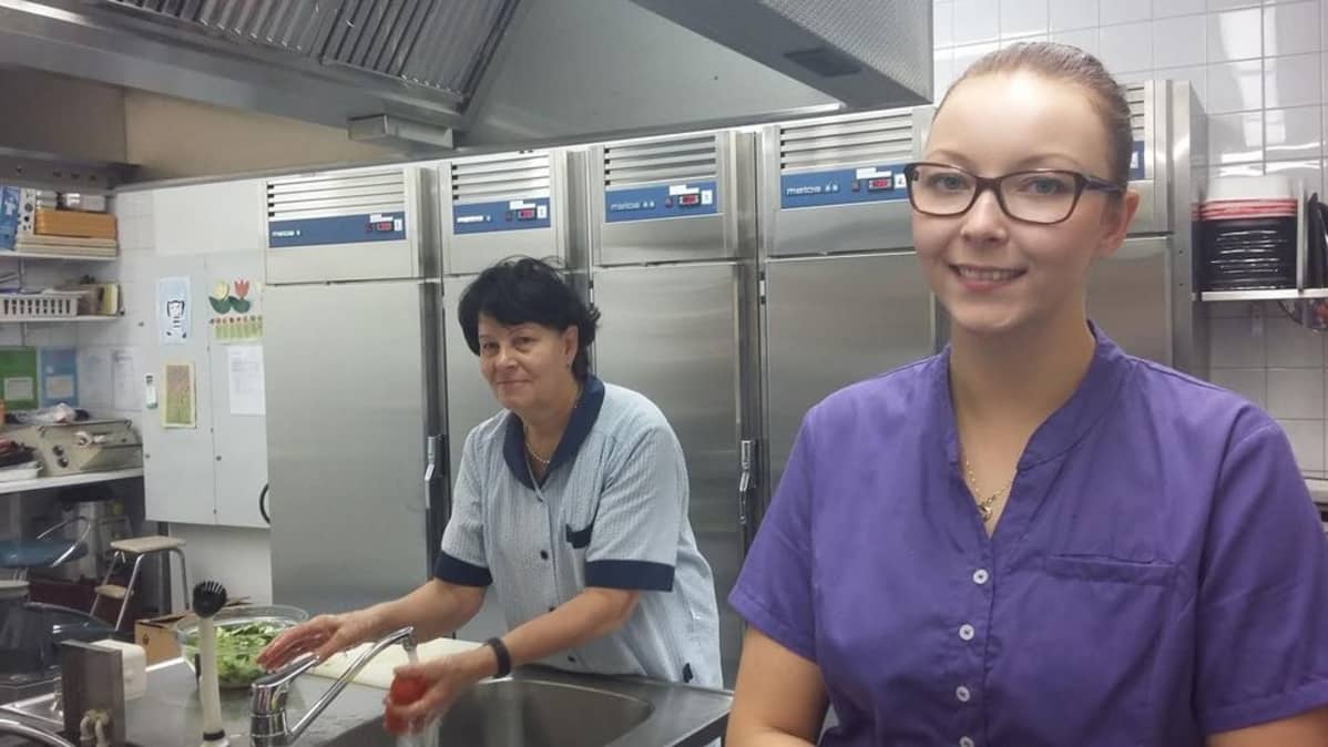 Ruokala Margitin Elina Honkola ja Riitta Sauna-aho.