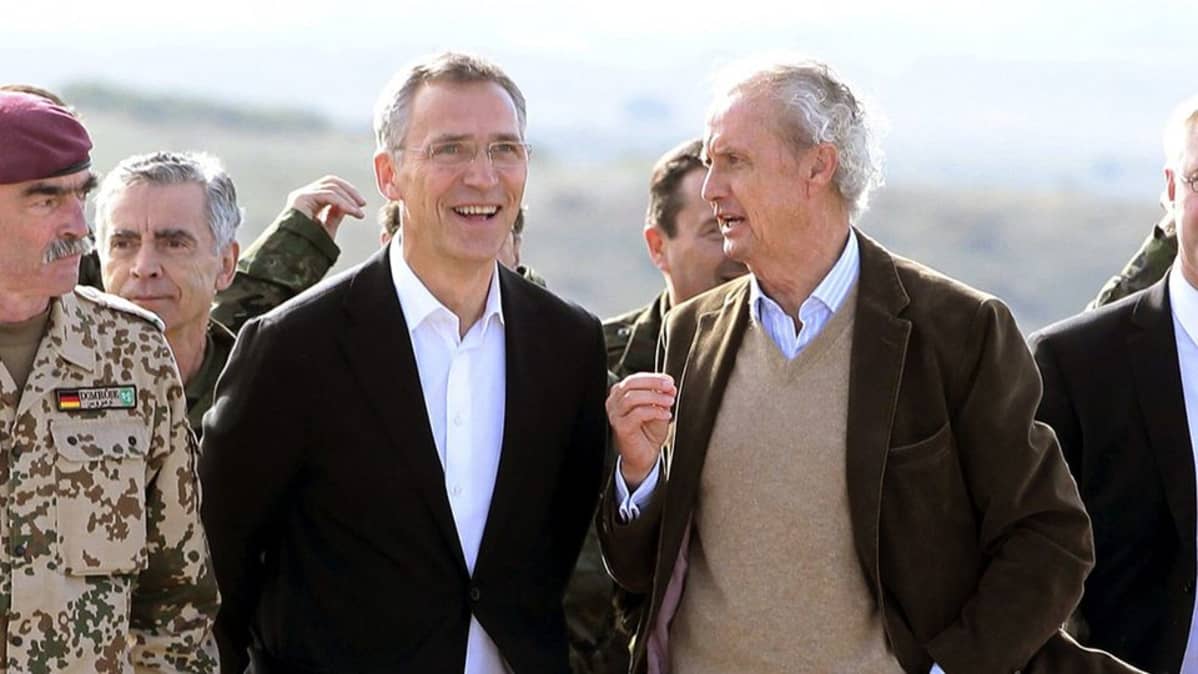 Jens Stoltenberg ja Pedro Morenes .