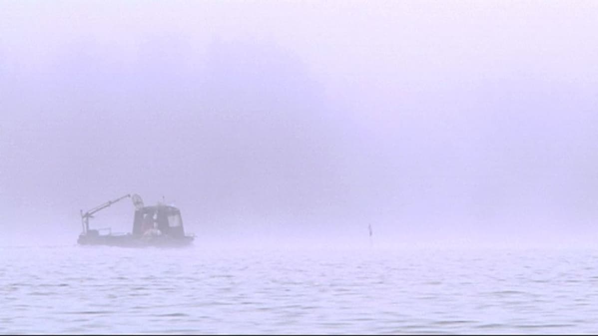 Hoitokalastusvene Kymijärvellä.