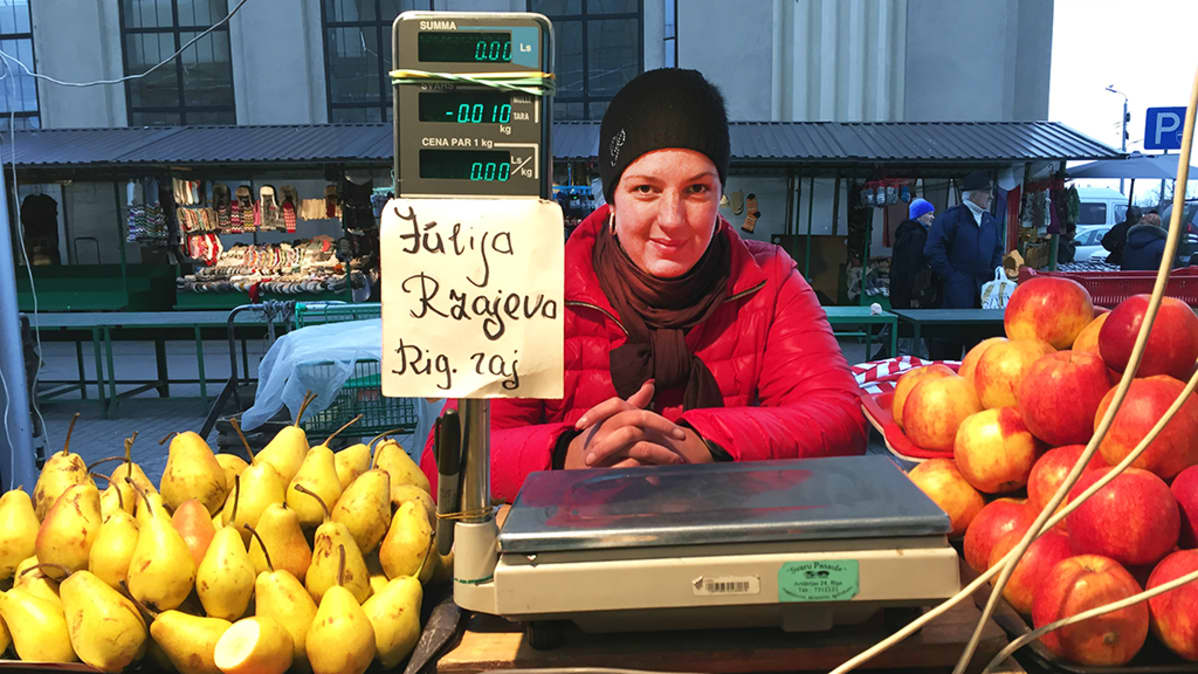 Hedelmäkauppias Julijaa Ušakovsin toimet eivät vakuuta.