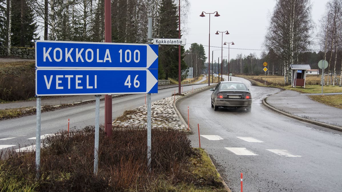 Opasteita Perhon kirkonkylällä.