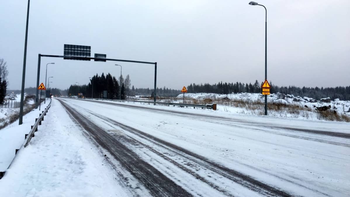Talvinen tie.