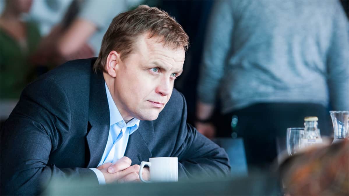 Jani Volanen Pekka Peränä Helsinki-filmin elokuvassa Jättiläinen.