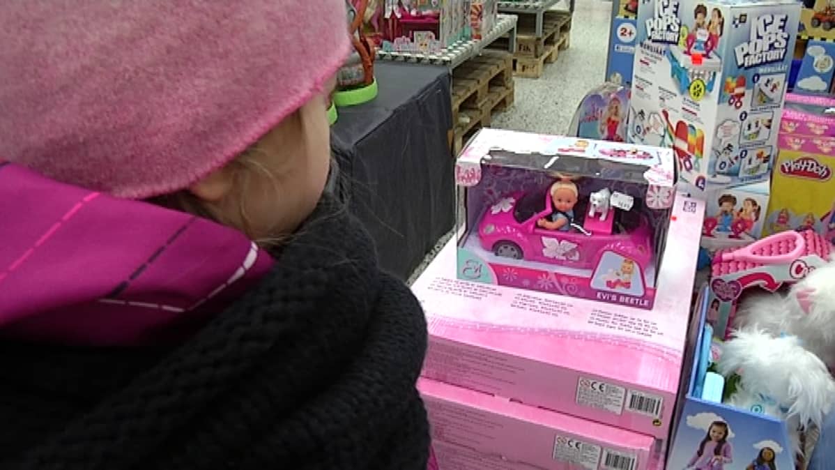 Arkkipiispa Kari Mäkinen on huolissaan kulutuksen yli-ihannoinnista.