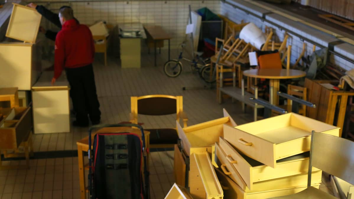 Suolahdessa jaettiin kaupungin käytöstä poistettuja tavaroita ilmaiseksi.