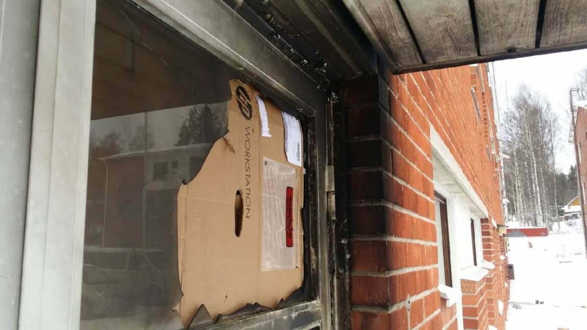 Petäjäveden vastaanottokeskukseen tehtiin helmikuussa 2016 polttopulloisku.