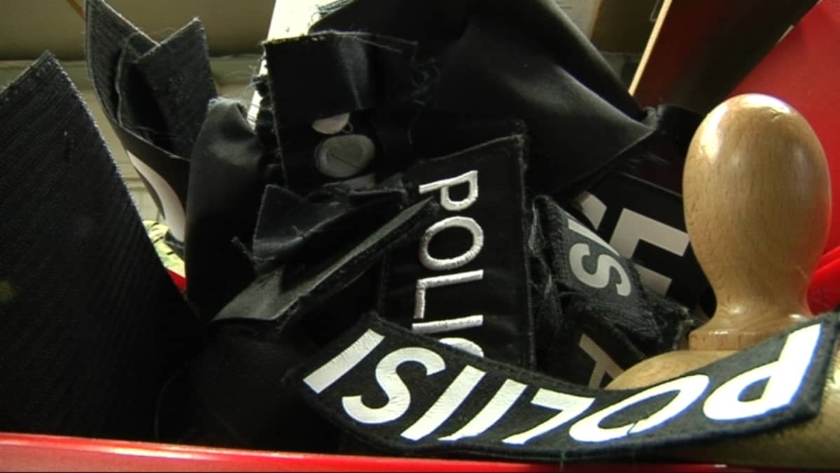 Poliisi-kangasmerkkejä