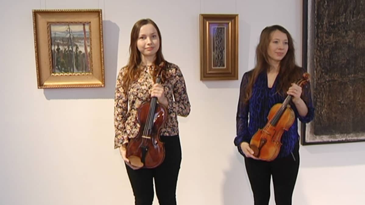 Leena Jaakkola ja Riina Piirilä.