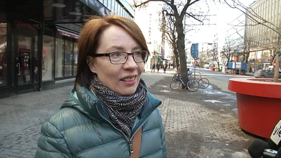 Katugallup Tampereen hämeenkadulla.