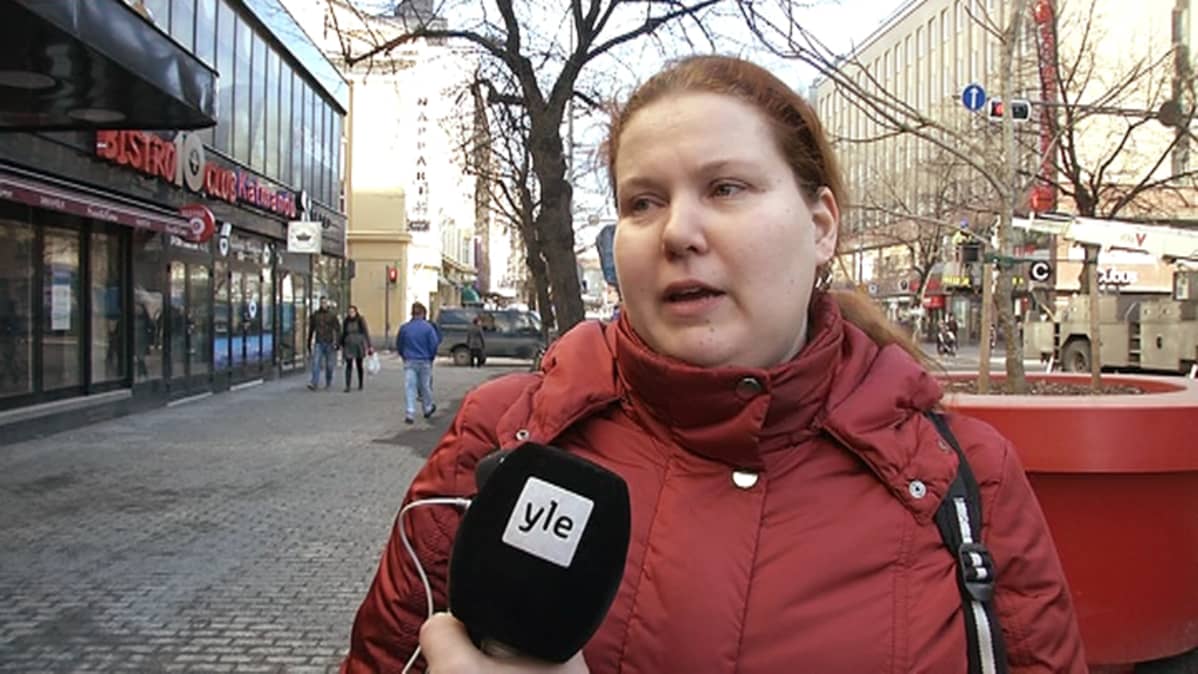 Katugallup Tampereen hämeenkadulla.