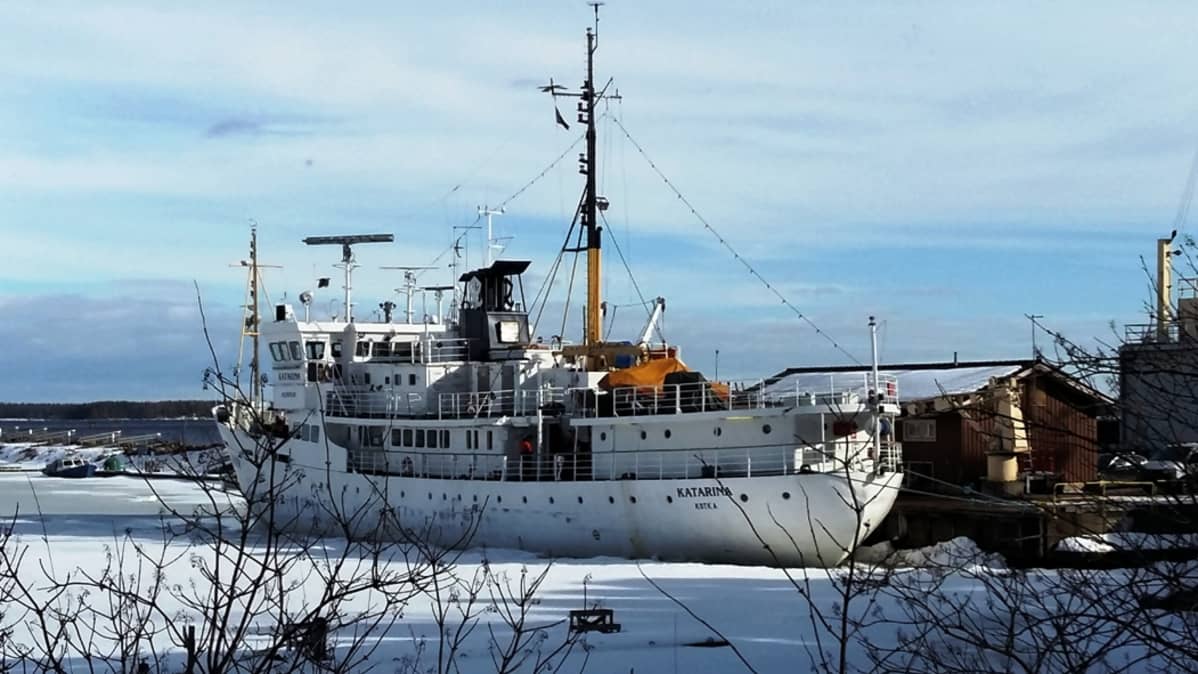 Koululaiva Katarina satamassa