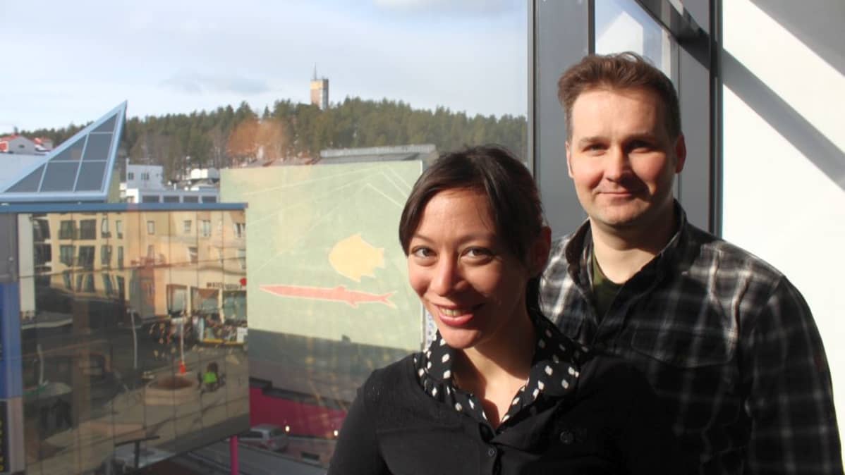 Rika Nakamura ja Toni Rossi on laskuvarjofreestylen Suomen mestaripari.