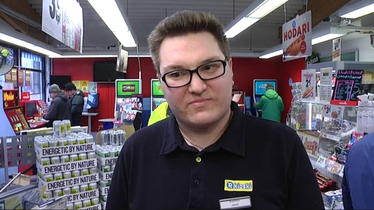 Kioskiyrittäjä Teemu Siltanen muutti pari vuotta sitten Euraan Raisiosta kioskinvetäjäksi.