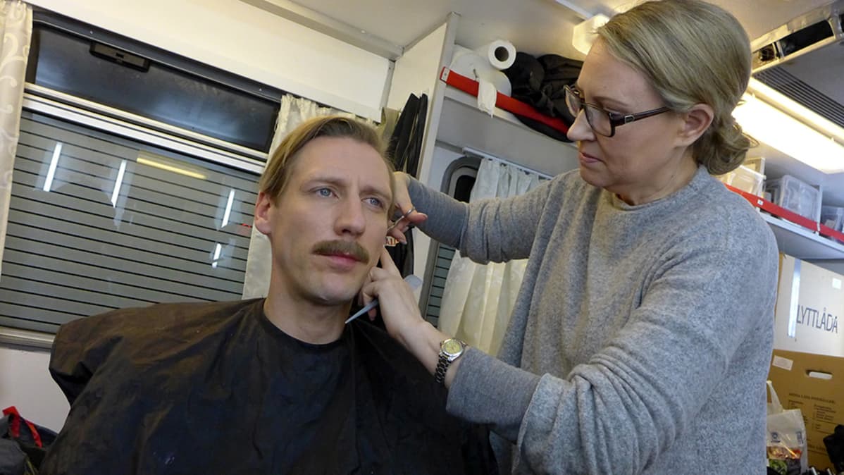 maskeeraaja kampaa Pekka Strangia