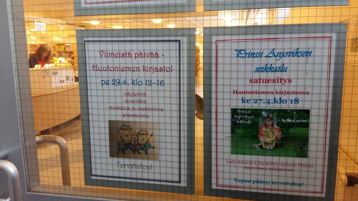 huutonimen kirjaston ovi