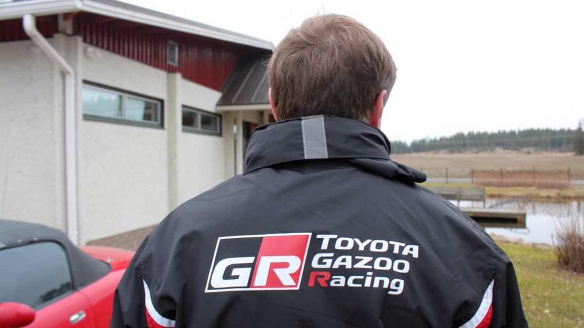 Toyota Gazoo Racingin hermokeskus sijaitsee Puuppolan maalaismaisemissa.