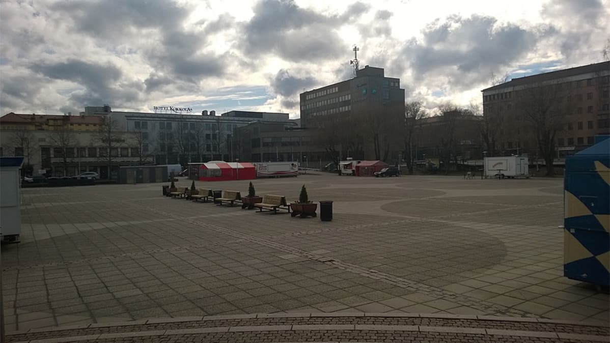 Näkymä torin esiintymisllavalta Torikadun suuntaan