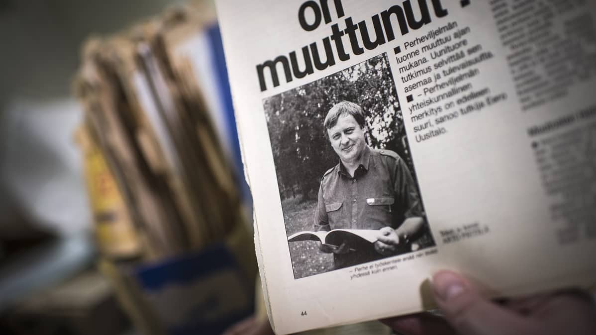 Professori Eero Uusitalo lehtileikkeen kuvassa 80-luvun alussa.