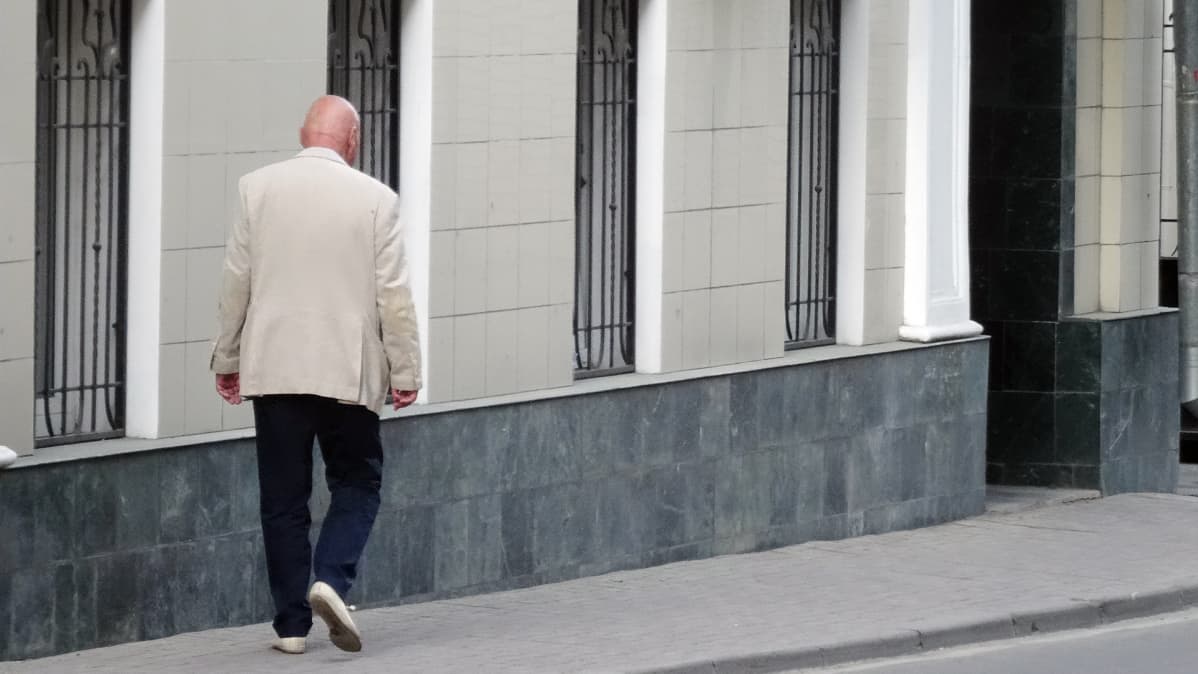 Pozner haluaa kulkea riippumattomana omia teitään.