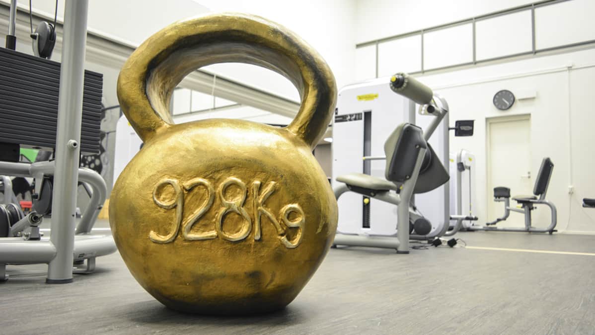 Kahvakuula, jossa lukee 928 kiloa