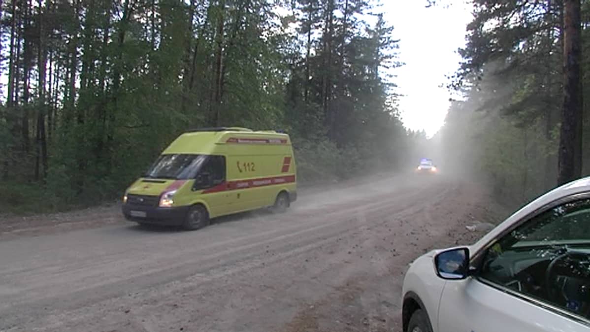 Säämäjärven leirikeskukselle vievällä tiellä poliisisaattue