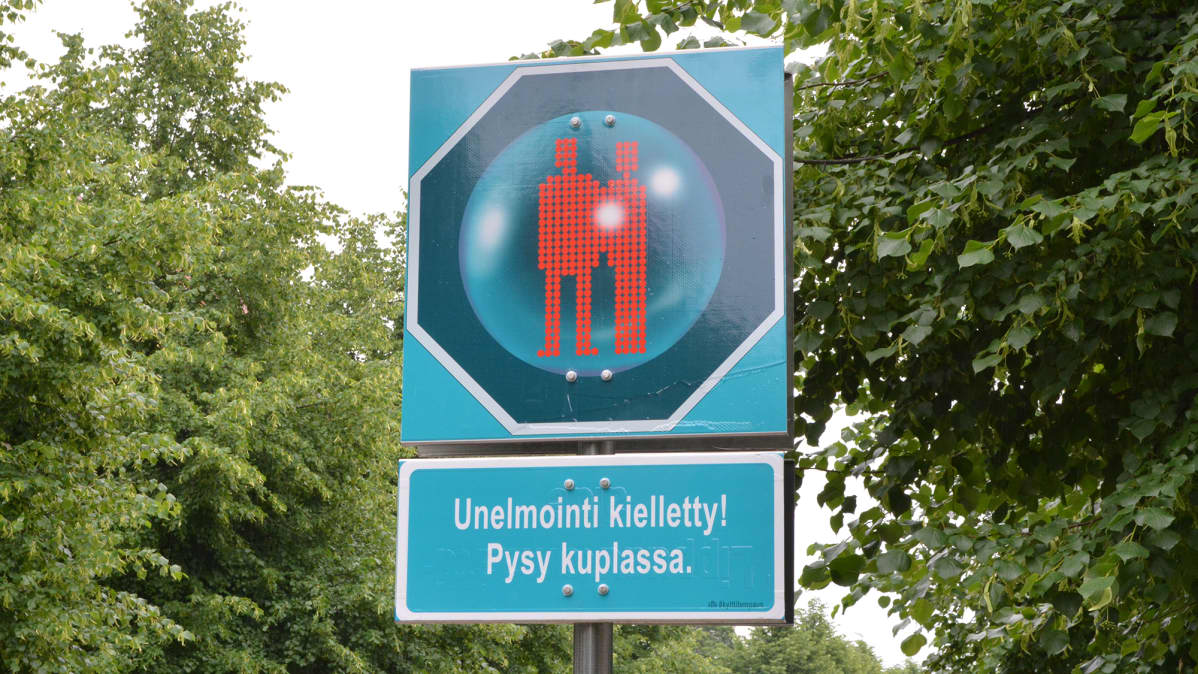Liikennemerkkitaidetta: Unelmointi kielletty