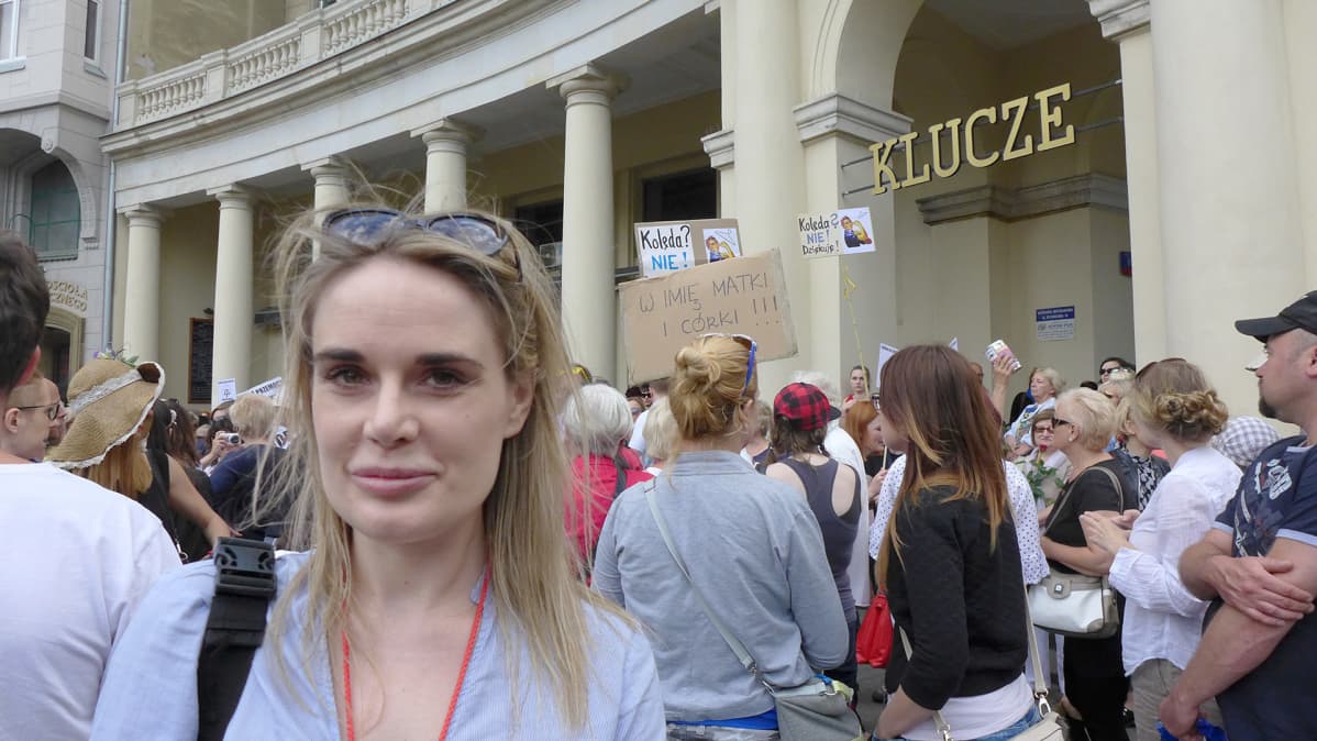 Aleksandra Różdżyńska puolustaa naisten oikeutta aborttiin.