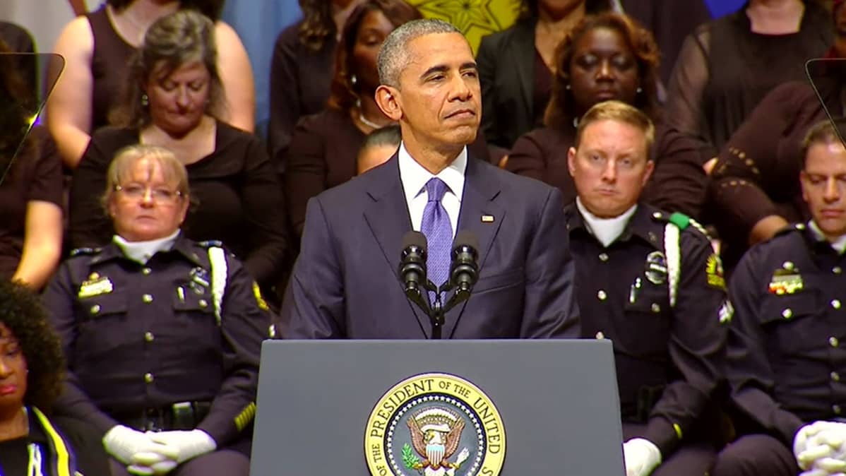 Yhdysvaltain presidentti Barack Obama puhumassa Dallasissa.