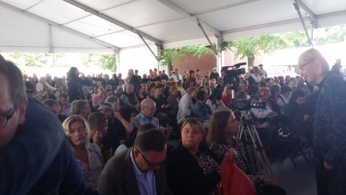 Anneli Auerin haastattelu 13.7.2016 SuomiAreenassa keräsi suuren yleisön.