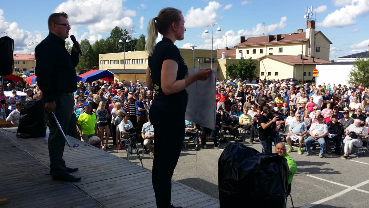 Venäläisten autojen huutokauppa Sallassa