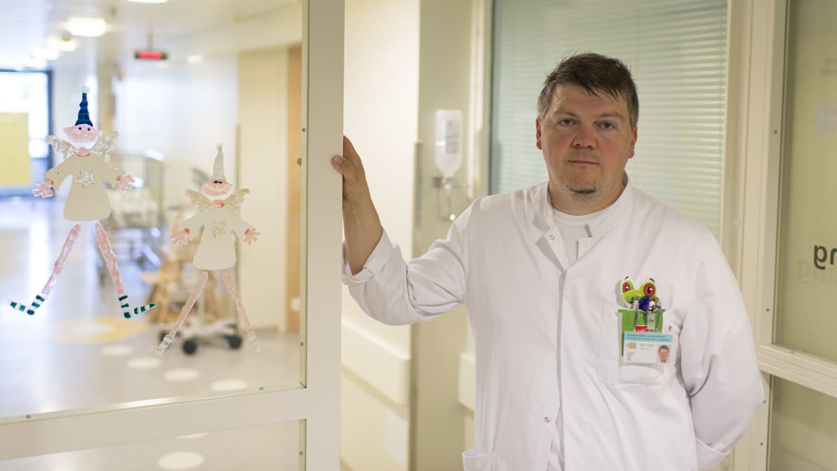 Lastentautien erikoislääkäri Markus Granholm.