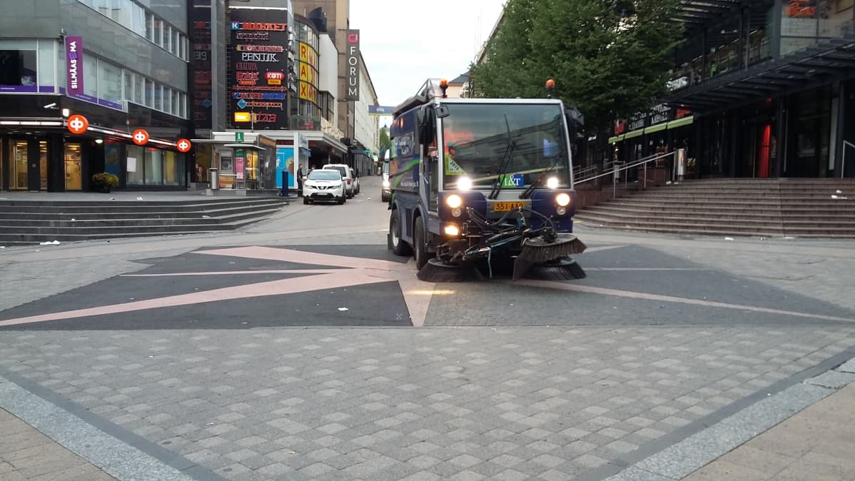Lakasukone Jyväskylän kävelykadulla.