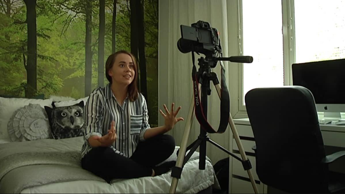 Siru-Liina Karlin pitää videoblogia nimellä siruaurora