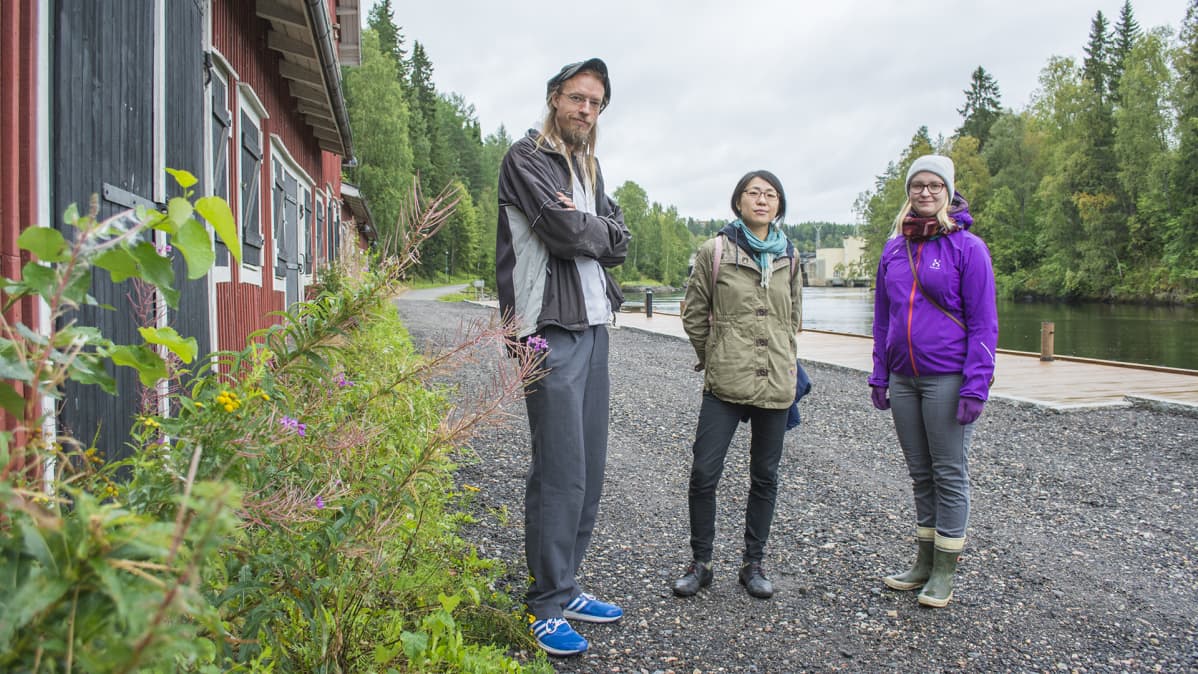 Linnanvirran tapahtumatuottaja Veikko Leinonen, taiteilija Mayumi Niiranen-Hisatomi ja Vaekean yrittäjä Tanja Tolonen.