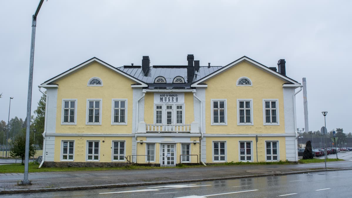 Kajaanin ase- ja varusmuseo ulkoa.