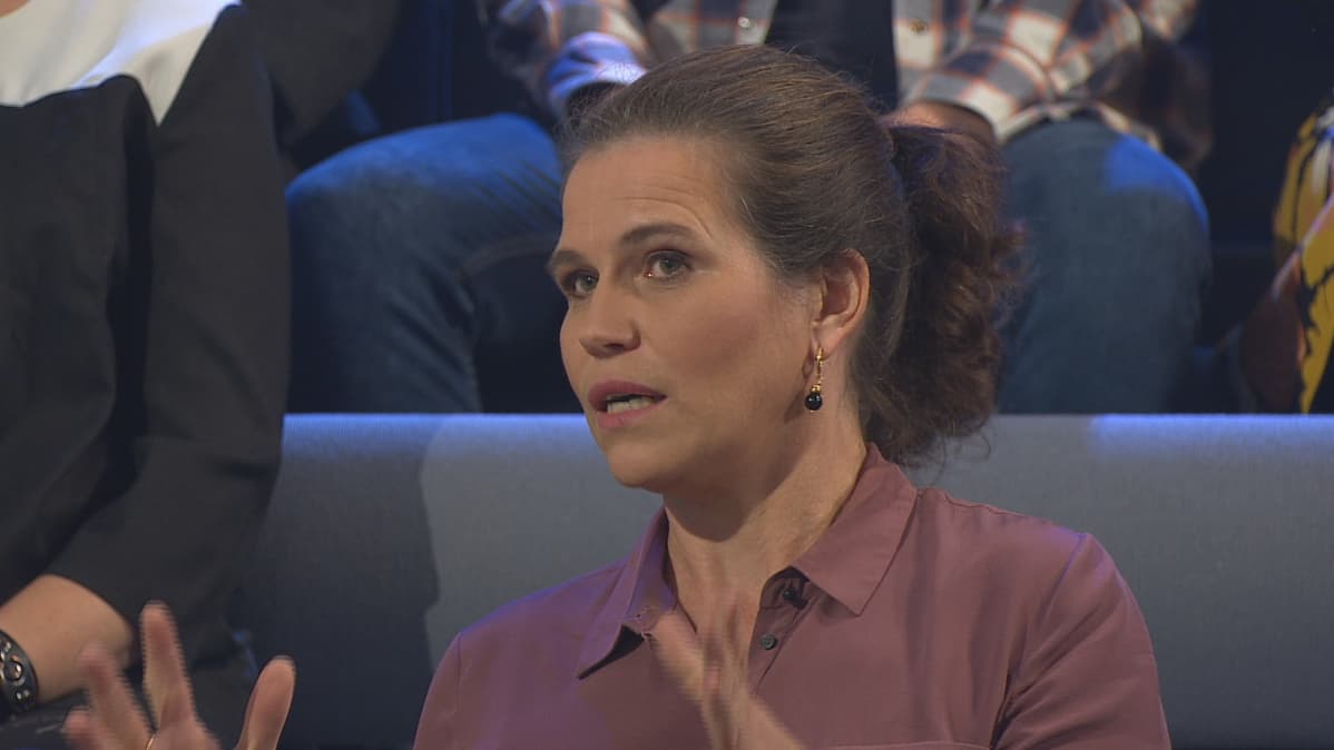 Väestöliiton tutkimusprofessori Anna Rotkirch A2 Lisääntymis-illan lähetyksessä.