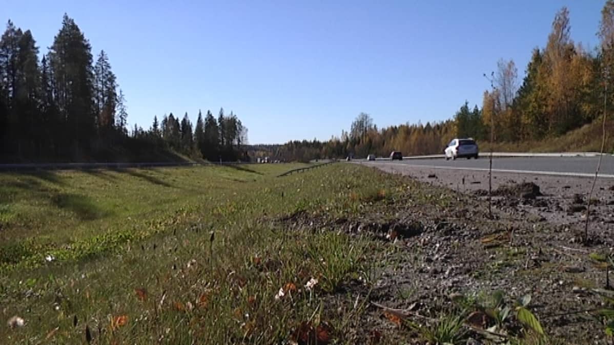 Tapahtumapaikka moottoritiellä Orimattilassa, jossa poliisi ampui miehen kolarin jälkeisessä uhkaavassa tilanteessa.