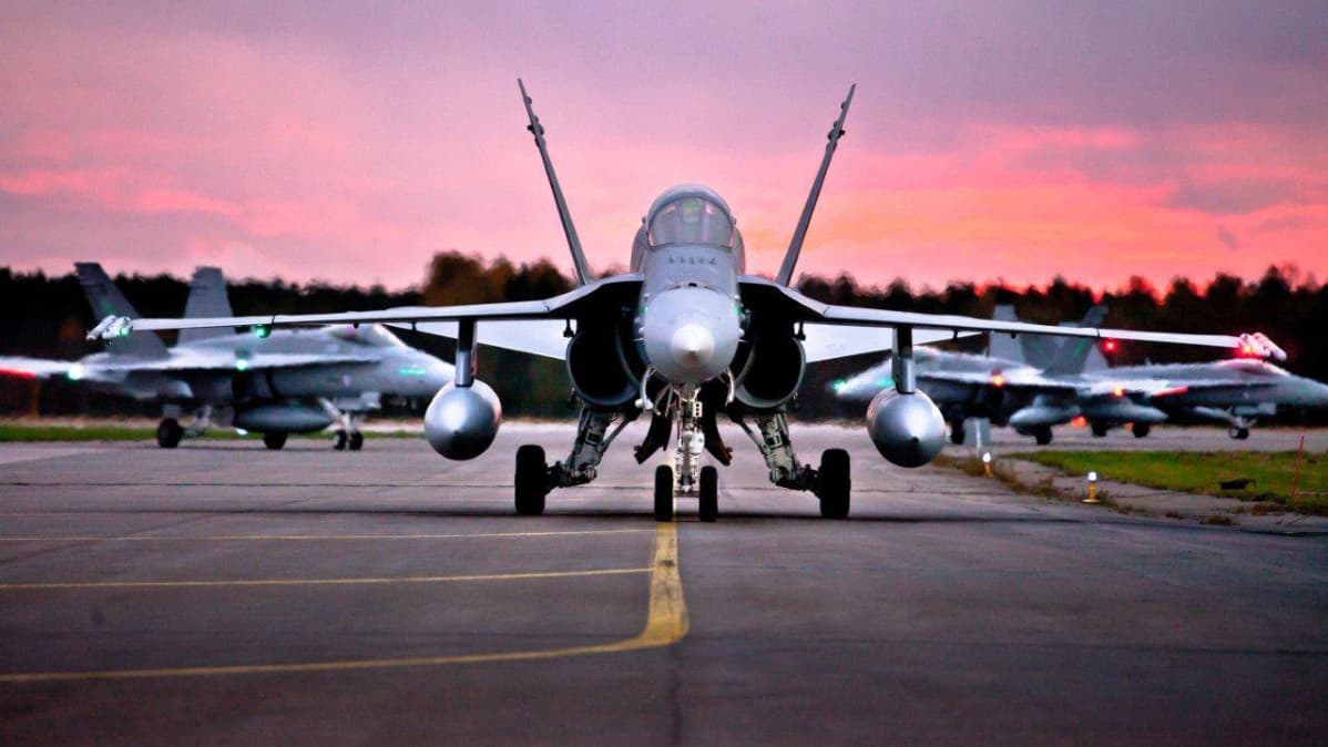 Ruskaan osallistuu mm. 30 Hornet-monitoimihävittäjää.