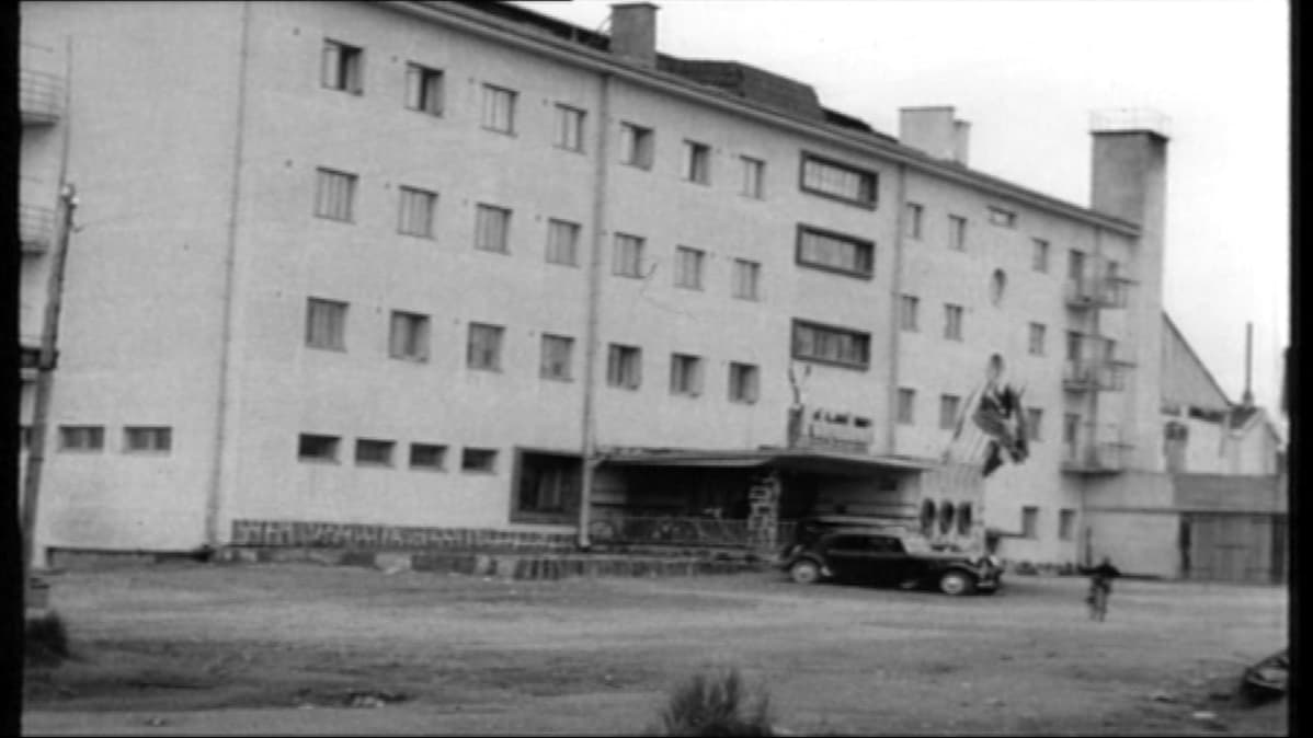 Sodan jälkeen vuonna 1947 valmistunut Pohjanhovi.