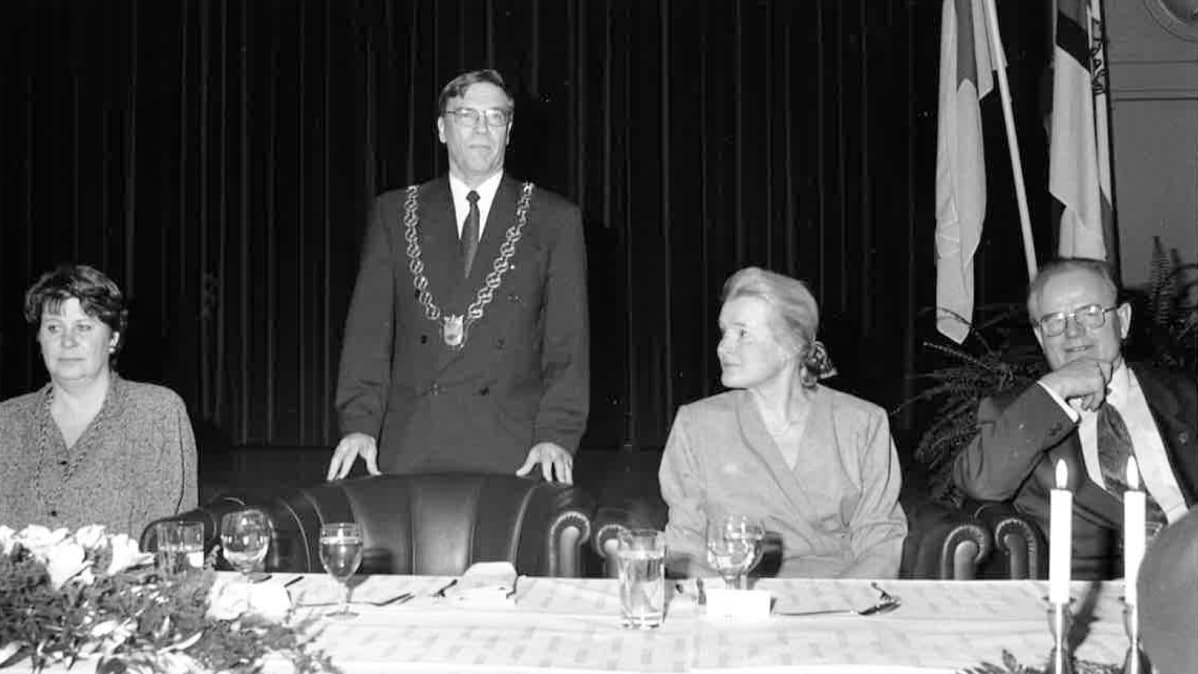 Jaakko Lovénin läksiäiset Jyväskylän kaupungintalolla syyskuussa 1994.