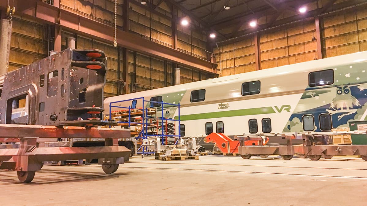 Vr:n junavaunu Transtechin tehtaalla Otanmäellä Kajaanissa.