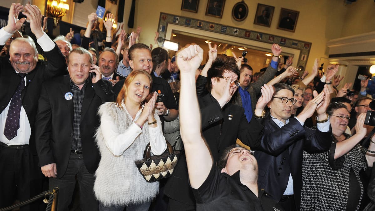 Perussuomalaisten vaalivalvojaisissa juhlittiin 'jytkyä' huhtikuussa 2011.