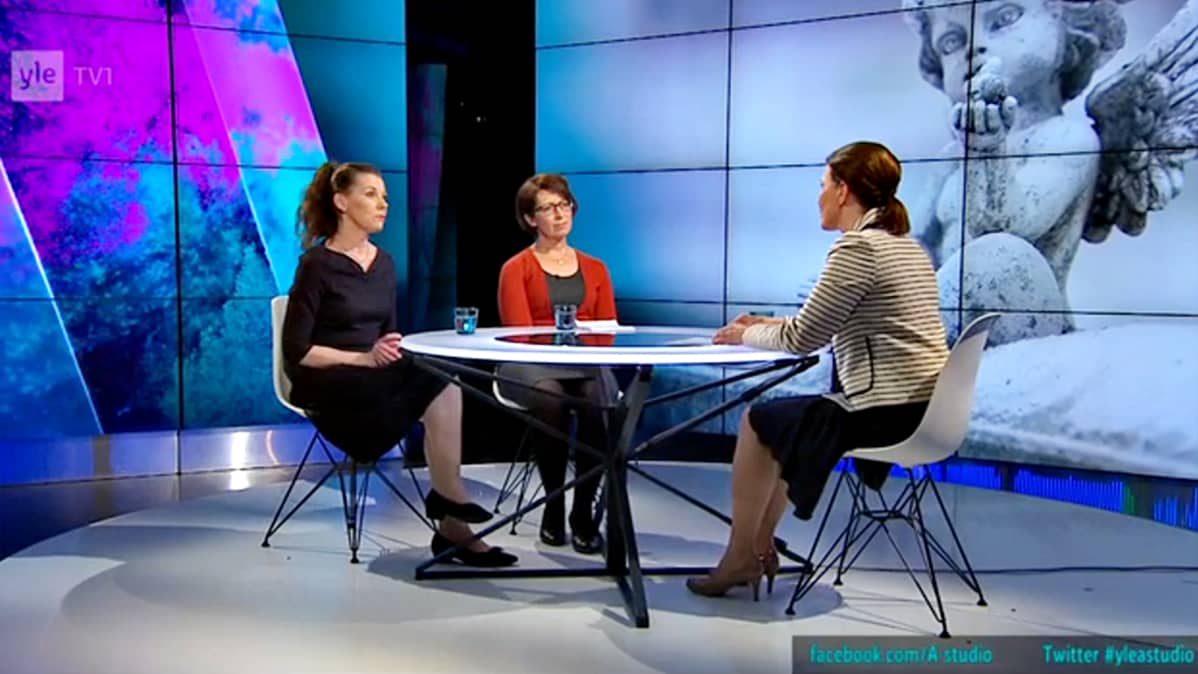 Perussuomalaisten kansanedustaja Arja Juvonen ja kristillisdemokraattien puheenjohtaja Sari Essayah keskustelivat eutanasiasta Johanna Vesikallion johdolla.