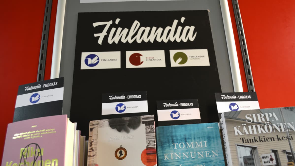 Finlandia-palkinnoilla on oma hylly kirjakaupassa.