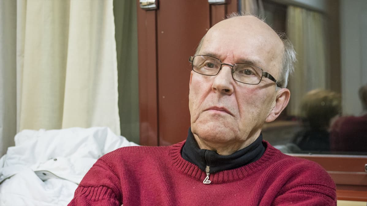 Kajaanin kirjaston lukupiirin jäsen Juha Väisänen